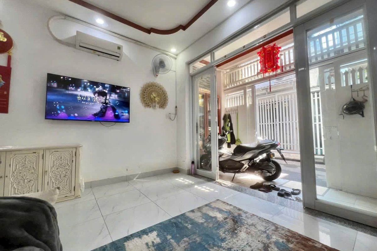 Bán nhà hẻm xe hơi, gần đường Lê Văn Thịnh, Bv Q2